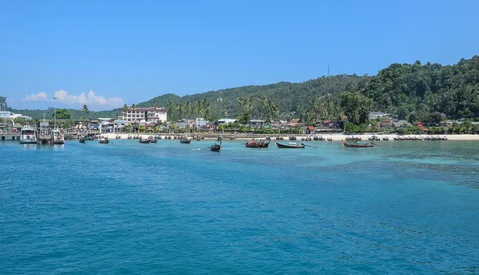 Tonsai Bay, Phi Phi beach