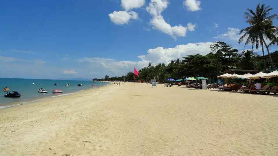 The long sand of Lamai beach, Koh Samui