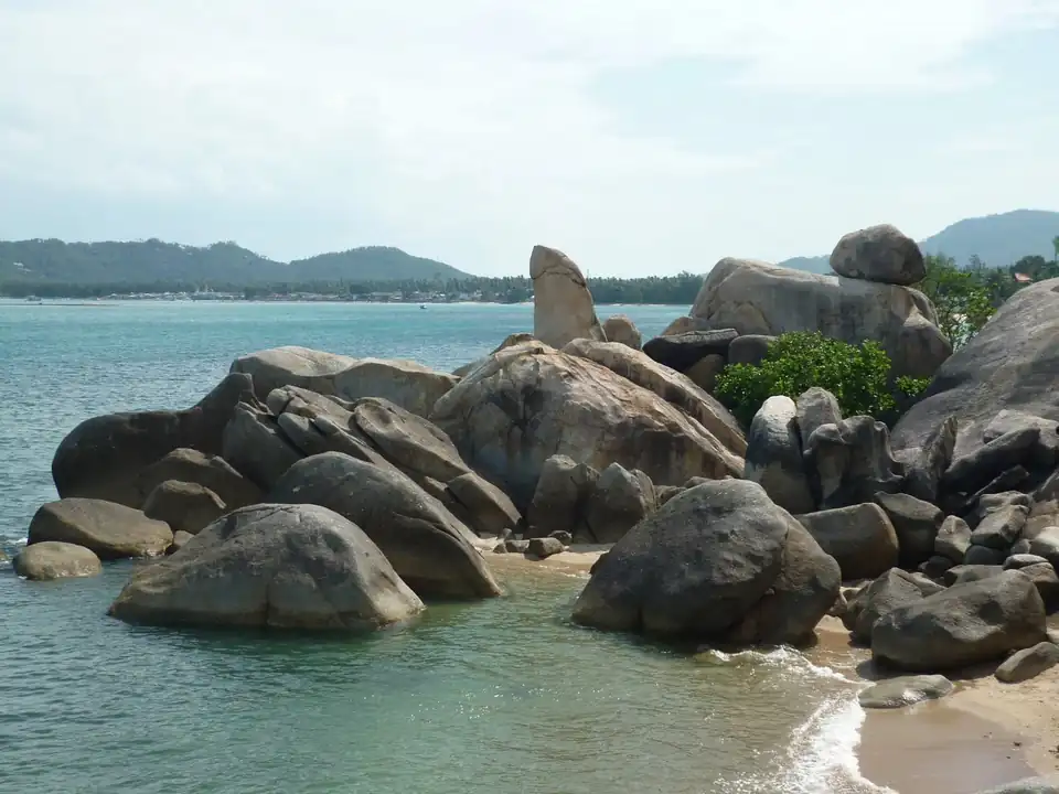 The granite rocks of Hin Ta and Hin Yai at the water, Lamai