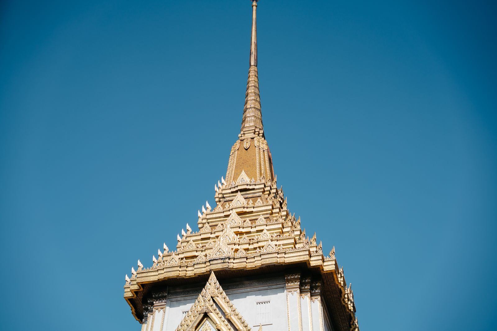 The gilded roof and spire of Wat Traimit